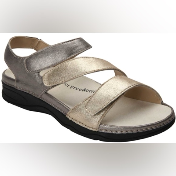 Angela Barefoot Freedom By Drew Leather Gold Sandal Sz 8